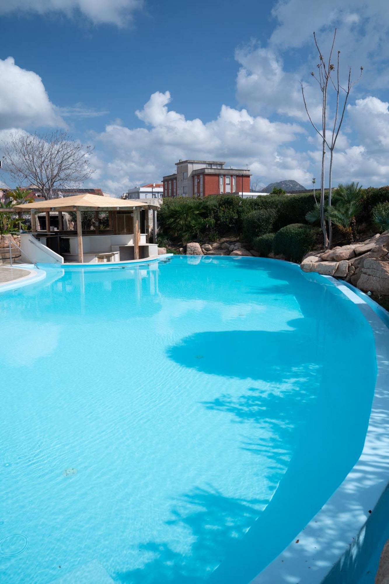Mercure Olbia Esterno foto